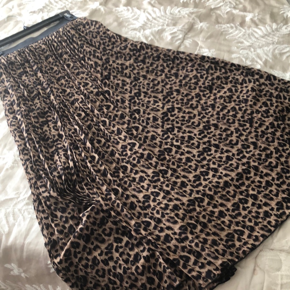 Leopard Print Pleated Skirt